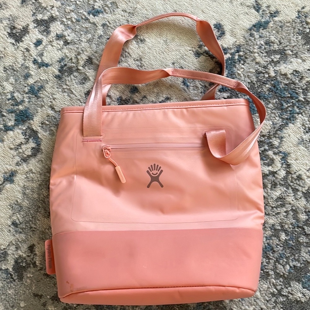 Peachy pink Hydro Flask 8L insulated lunch tote